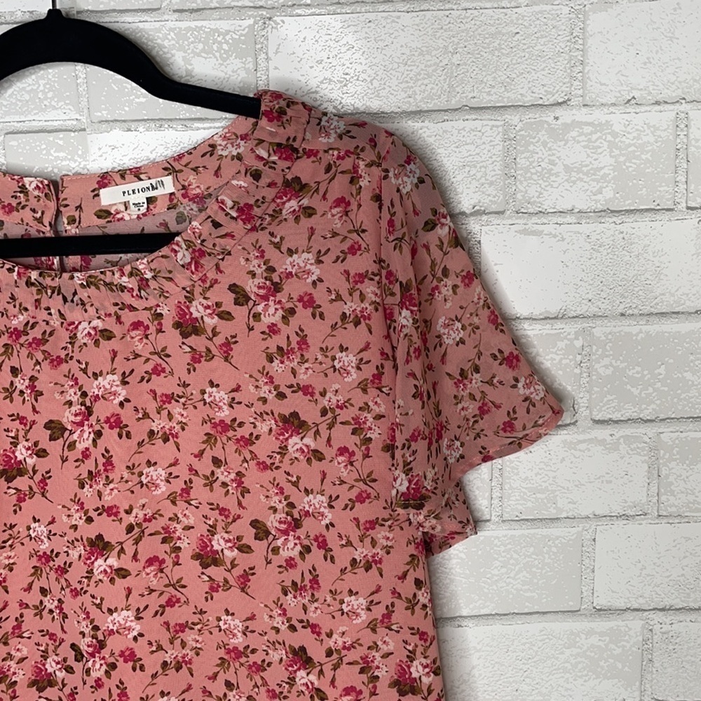 Pleione Pink Floral Scoop Neck Flutter Sleeve Blouse - Picture 5 of 12